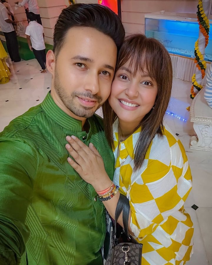 Hina, in a white and yellow co-ord set, happily posed with other TV celebrities, who were present for the festive celebration.