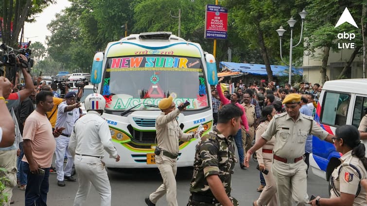 RG Kar Protest stalemate situation over live streaming conflict between junior doctors and CM Mamata Banerjee RG Kar Protest: লাইভ স্ট্রিমিংয়ে এখনও না সরকারের, জুনিয়র ডাক্তারদের সঙ্গে মুখ্যমন্ত্রীর বৈঠক কি হচ্ছে?