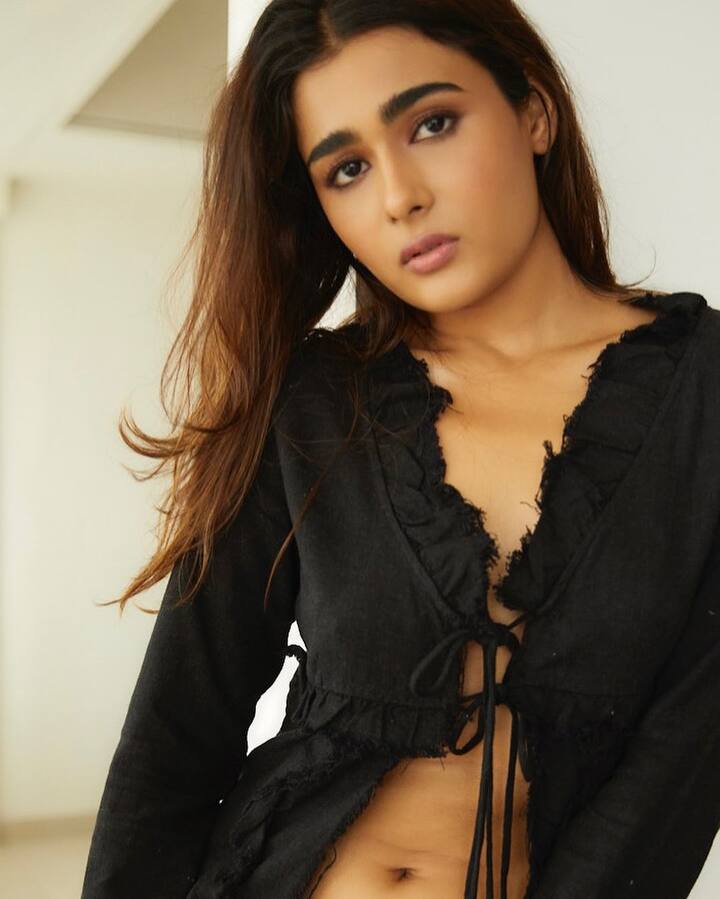 ‘మహానటి’, ‘ఎన్టీఆర్ కథానాయకుడు‘ లాంటి చిత్రాలు చేసినా కెరీర్ కు పెద్దగా ఉపయోగపడలేదు. Photo Credit: Shalini Pandey/Instagram