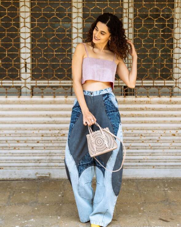 तापसी पन्नू ने अपनी स्कूली एजुकेशन अशोक विहार के माता जय कौर पब्लिक स्कूल से की और गुरु तेग बहादुर इंस्टीट्यूट ऑफ टेक्नोलॉजी, हरि नगर से कंप्यूटर साइंस और इंजीनियरिंग की पढ़ाई की थी. मॉडलिंग में आने से पहले वह एक सॉफ्टवेयर इंजीनियर के रूप में काम करती थीं.