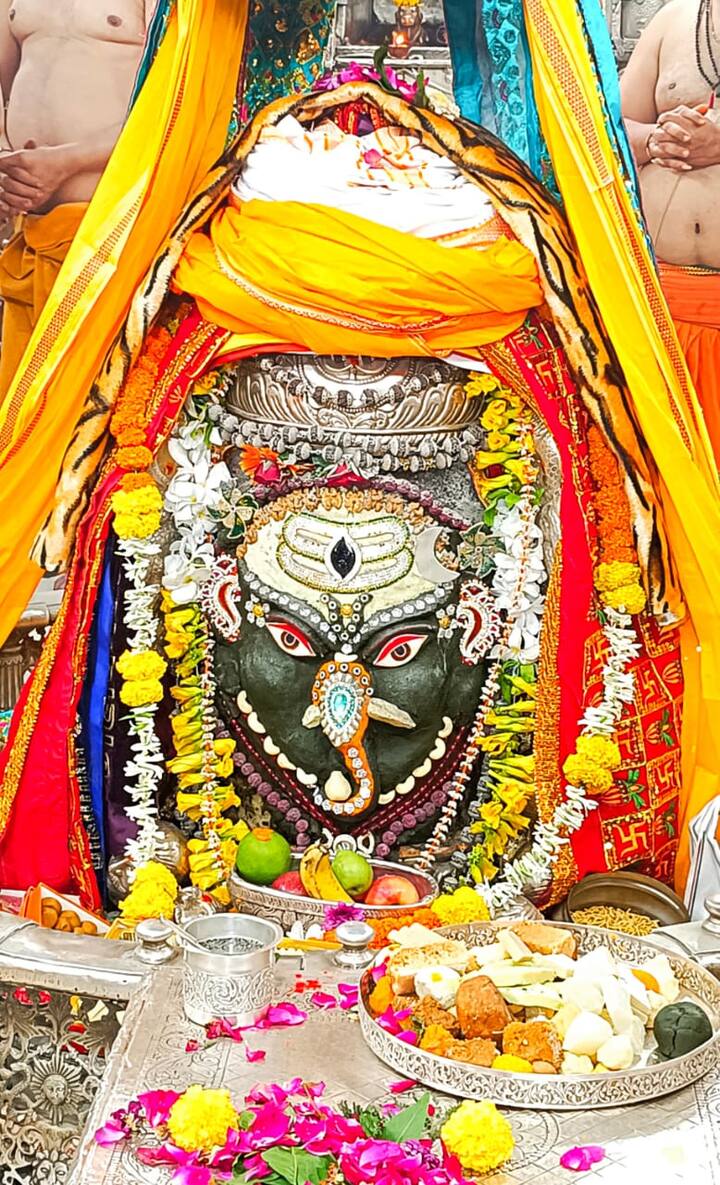 उज्जैन कलेक्टर नीरज कुमार सिंह ने बताया कि आने वाले 1 साल में महाकाल भक्त निवास अपने मूल स्वरूप में आ जाएगा. ऐसी उम्मीद के साथ काम को तेजी से किया जा रहा है.