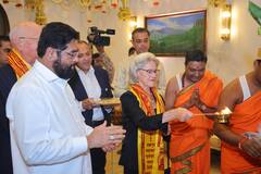 Ganeshotsav : जय देव जय देव जय मंगलमूर्ती; वर्षा निवासस्थानी क्लॉस श्वाब यांनी सपत्नीक केली बाप्पांची आरती