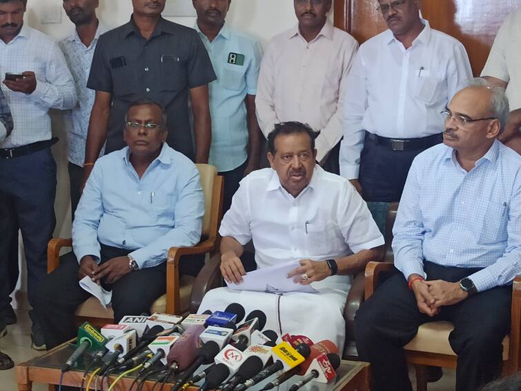 Students want bilingual policy - Minister Ponmudi மாணவர்கள் இரு மொழி கொள்கையைதான் விரும்புகிறார்கள் - அமைச்சர் பொன்முடி