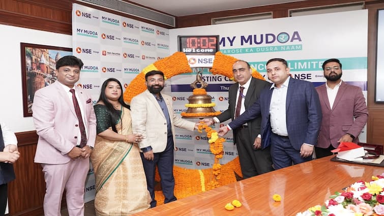 My Mudra Fincorp IPO Lists at 18 percent premium on NSE SME know details of it My Mudra Fincorp IPO: माय मुद्रा फिनकॉर्प के शेयरों की 18 फीसदी प्रीमियम पर लिस्टिंग, निवेशकों को मिला मुनाफा