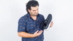 Shoe Odor: অন্যের অস্বস্তির কারণ হবেন না, জুতোর দুর্গন্ধ দূর করুন সহজ উপায়ে