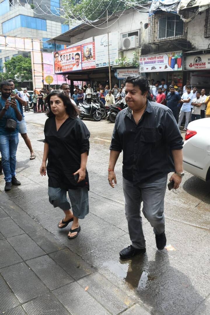Farah Khan arrived with her brother Sajid Khan for the funeral.