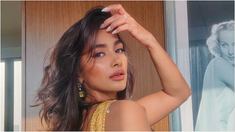 Pooja Hegde to play a ghost in Raghava Lawrence horror comedy Kanchana 4 Pooja Hegde: పూజా హెగ్డే దెయ్యంగా మారితే... సూపర్ హిట్ హారర్ కామెడీ ఫ్రాంఛైజీలో బుట్టబొమ్మ పాత్ర అదేనా?