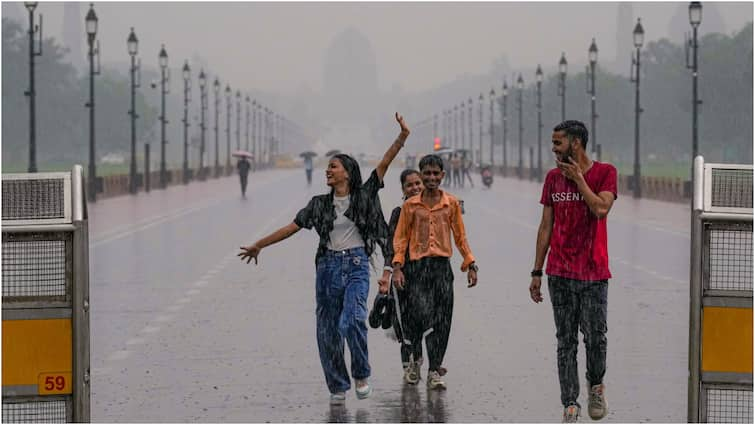 Delhi Rain: IMD issues yellow alert Capital Breathes Cleanest Air AQI Waterlogging Continue Gurugram noida traffic jams Delhi Rain: Capital Breathes Cleanest Air This Year But Waterlogging Woes Continue, IMD Predicts More Showers