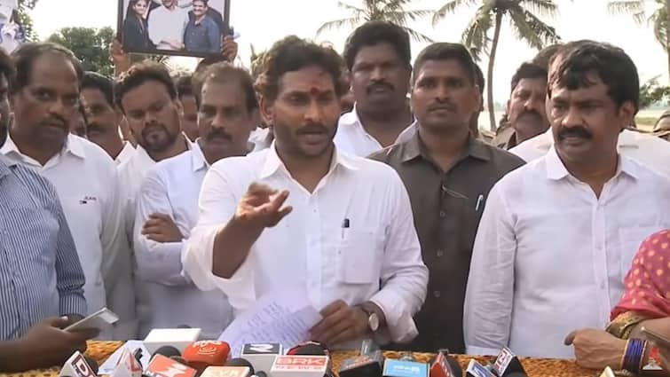 YS Jagan accuses CM Chandrababu Naidu over Yeleru Reservoir floods YS Jagan: ఏలేరుకి వరద చంద్రబాబు వల్లనే, ఆ ప్రచారాలకు చంద్రబాబు తమ్ముడి వరుస - జగన్ ఎద్దేవా