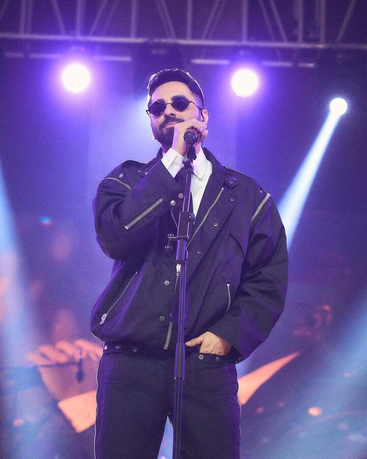 फिर कॉलेज खत्म करने के बाद आयुष्मान मुंबई पहुंच गए और यहां उनका असली संघर्ष शुरू हुआ. काफी दिनों तक धक्के खाने के बाद आय़ुष्मान को एमटीवी के शो ‘रोडीज’ में काम करने का मौका मिला और एक्टर ने उसमें अपनी ऐसा धाक जमाई कि ट्रॉफी हासिल करके ही बाहर निकले.