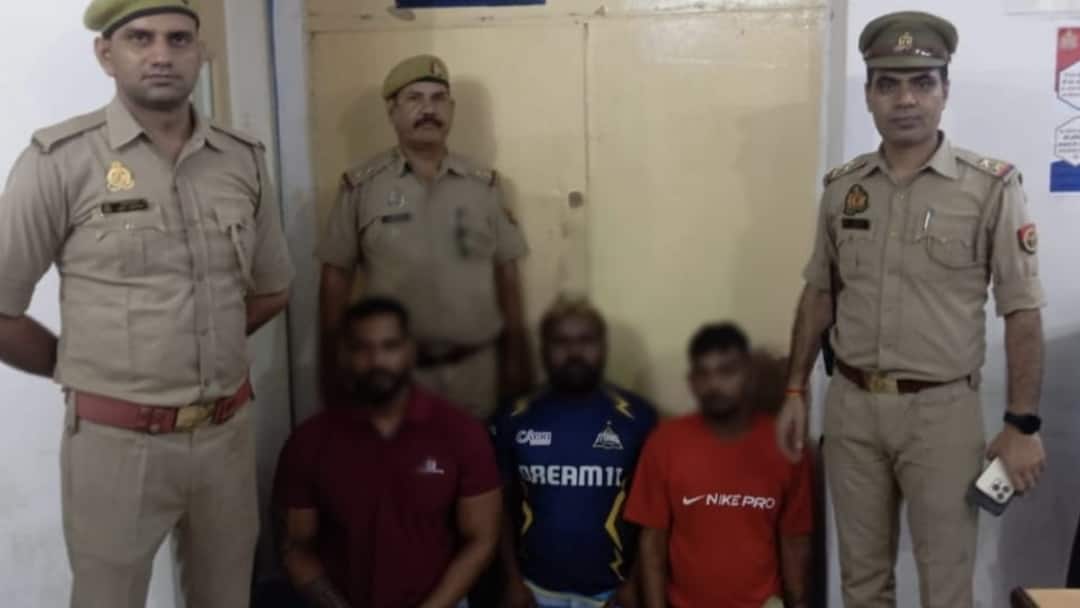 Noida police arrest content creator Sher and Cheetah for controversial reel in police custody पुलिस कस्टडी में कंटेंट क्रिएटर शेर, चीता ने रील बनाकर दिखाया भौकाल, अब खाएंगे जेल की हवा
