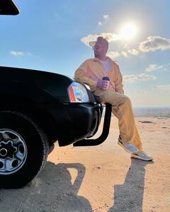 कभी ट्रेन में गाना गाता था ये एक्टर, आज टैलेंट के दम पर कमा डाले करोड़ों रुपए, जानें नेटवर्थ