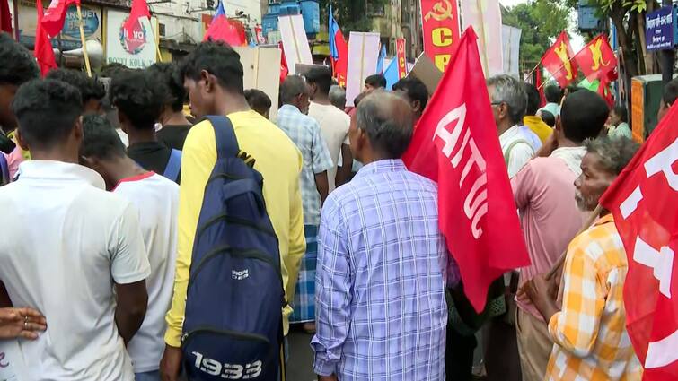 RG Kar Case:  লালবাজার অভিযান বামেদের, ফের বসল লৌহ প্রাচীর, 'পুলিশ কমিশনারকে পদত্যাগ করতে হবে..'