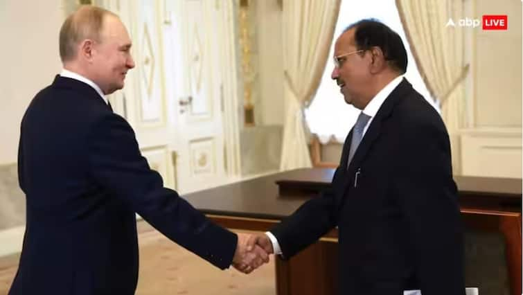 Vladimir Putin remembered PM Modi sent a big message through ajit Doval discussed all over the world Vladimir Putin PM Modi: पुतिन को आई पीएम मोदी की याद, डोभाल को कौन सा बड़ा संदेश देने को कहा, पूरी दुनिया में चर्चा