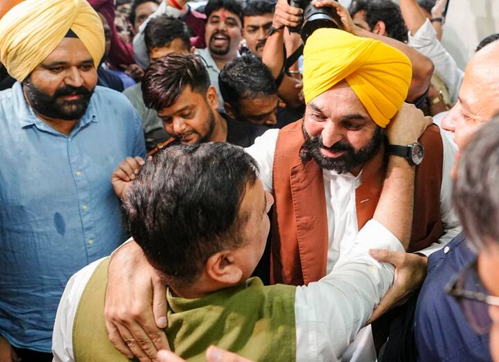 जाहिर है कि अरविंद केजरीवाल महाराष्ट्र में भी पार्टी के प्रचार के लिए जाएंगे. उनकी मौजूदगी से आम आदमी पार्टी को फायदा होगा. हालांकि राज्य के अंदर मुकाबला दो गठबंधनों के बीच है. पहला महायुति और दूसरा महाविकास अघाड़ी.