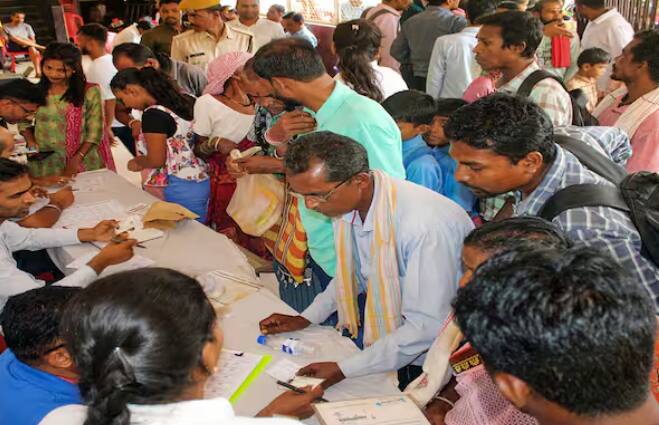 ਇਸ ਨਾਲ ਆਧਾਰ 'ਚ ਤੁਹਾਡੀ ਜਨਸੰਖਿਆ ਦੇ ਵੇਰਵੇ ਅਤੇ ਹੋਰ ਬਦਲਾਅ ਦੀ ਜਾਣਕਾਰੀ ਅਪਡੇਟ ਹੋ ਜਾਵੇਗੀ।