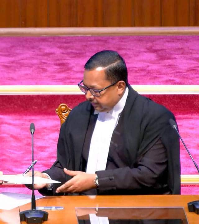 जस्टिस अभय एस ओका और जस्टिस उज्जल भुइयां की बेंच  ने ताजमहल और उसके आसपास के क्षेत्रों की सुरक्षा एवं संरक्षण के संबंध में 1984 में दायर जनहित याचिका पर अर्जी को खारिज कर दिया.