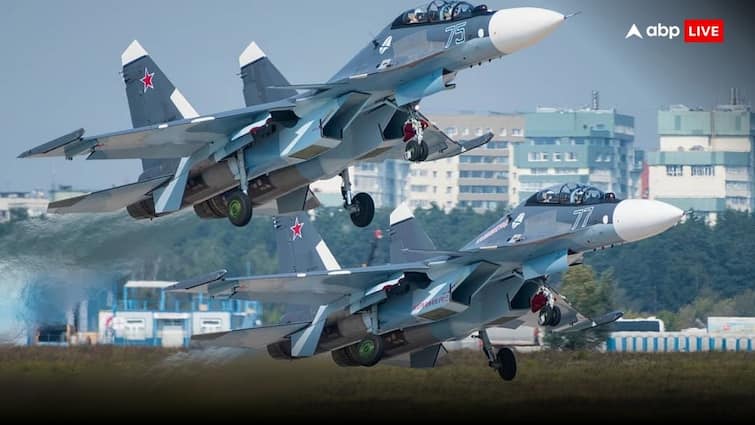 Ukraine crashes Russian fighter jet Sukhoi Su-30 both pilots killed Sukhoi Su-30 Crash: यूक्रेन ने रूसी फाइटर जेट सुखोई Su-30 को किया धराशायी, दोनों पायलटों की हुई मौत