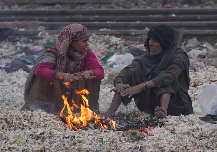 सितंबर में मानसून की बारिश इस महीने के लिए सामान्य से 9% अधिक (16.8 सेमी) होने की उम्मीद है. यह देखते हुए कि मानसून की बारिश असमान रूप से वितरित होती है, इसका मतलब यह होगा कि आईएमडी के पूर्वानुमान मानचित्रों के मुताबिक, राजस्थान, उत्तराखंड और दिल्ली के कई हिस्सों में भारी बारिश होने की संभावना है.