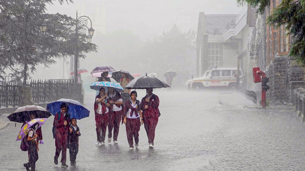 Himachal Pradesh Weather 31 roads closed Rains continue know details हिमाचल प्रदेश में बारिश का दौर जारी, 31 सड़कें बंद, जानिए किस जिले में कितनी हुई बरसात?