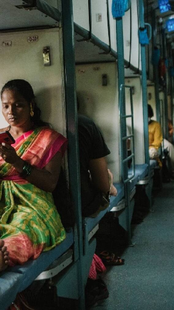 महिलांनो कन्फर्म तिकीट नसेल तरी रेल्वेत करा असा प्रवास !