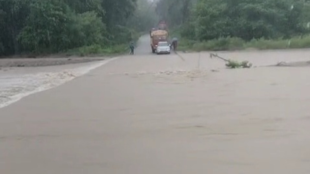 Nainital Rain: नैनीताल में बारिश से बिगड़े हालात, गौला नदी का जलस्तर बढ़ा, पांच स्टेट हाइवे सहित कई सड़कें बंद