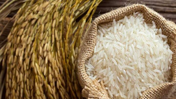 कांद्याच्या किमान निर्यात मूल्याचा निर्णय मागे घेण्यात आला आहे, ज्यामुळे शेतकरी आता थेट परदेशात कांदा निर्यात करू शकतील.