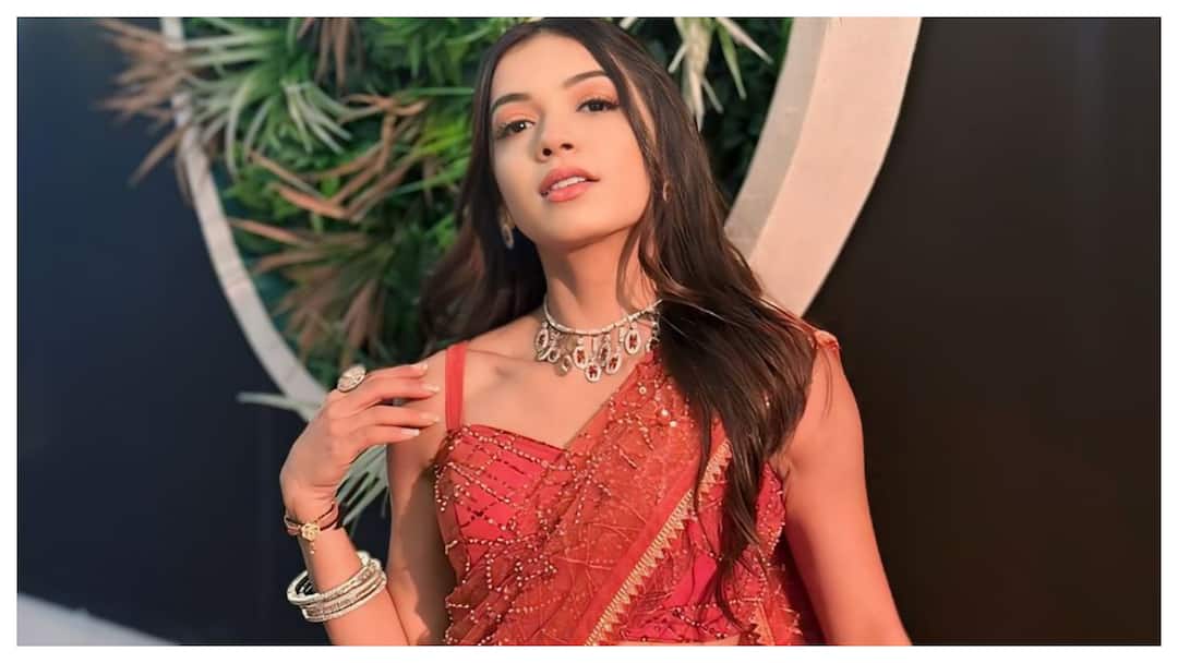 Kumkum Bhagya Actress Simran Budharup Pushed And 'Rough-Handled' By Lalbaugcha Raja Bouncers. Video Kumkum Bhagya Actress Simran Budharup Claims Being 'Rough-Handled' By Lalbaugcha Raja Bouncers. Video Goes Viral