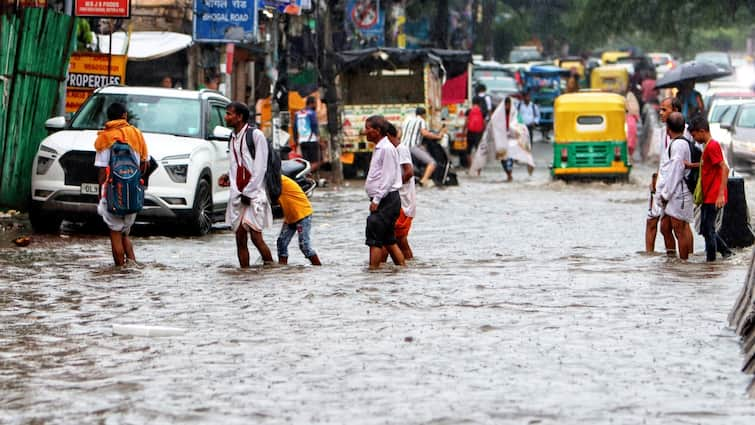 weather forecast 13 september 2024 Rain heavily in Delhi, UP, Rajasthan today IMD Weather Forecast: अभी नहीं थमेगी बारिश! उत्तर प्रदेश-उत्तराखंड, दिल्ली से लेकर राजस्थान तक रेड अलर्ट, पढ़ें मौसम का ताजा अपडेट