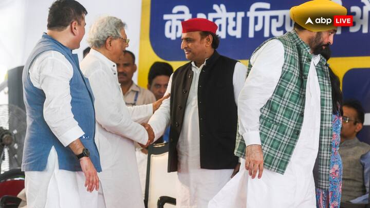 Sitaram Yechury with Samajwadi Party chief Akhilesh Yadav, AAP leader Sanjay Singh, and Punjab CM Bhagwant Mann during a protest over the issue of declining health of Delhi CM Arvind Kejriwal, who was lodged in Tihar jail, at Jantar Mantar in New Delhi on July 30, 2024. Photo: PTI
