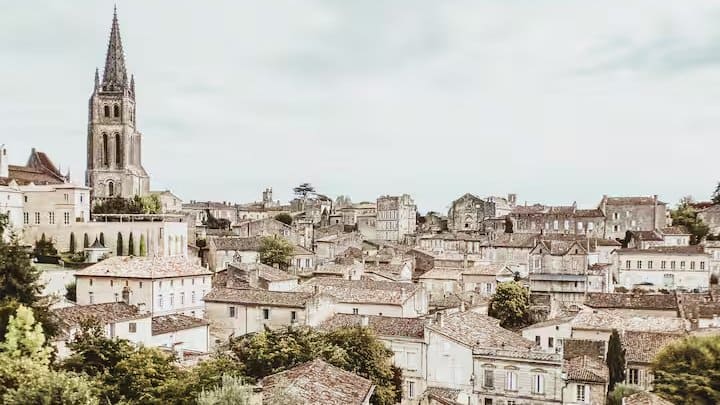 भारताच्या इतिहासाचा विचार केला असता तो 5 हजार वर्ष जुना आहे. भारतानंतर जुन्या देशांच्या यादीत चीनचा तिसरा क्रमांक लागतो.