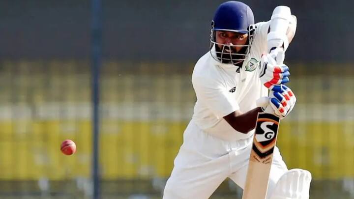 दिलीप ट्रॉफी इतिहास में सबसे ज्यादा रन बनाने वाले बल्लेबाजों की फेहरिस्त में वसीम जाफर टॉप पर हैं. वसीम जाफर ने टूर्नामेंट में 2545 रन बनाए. इस बल्लेबाज ने दिलीप ट्रॉफी में 8 शतक के अलावा 13 बार पचास रनों का आंकड़ा पार किया. (फोटो क्रेडिट- सोशल मीडिया)