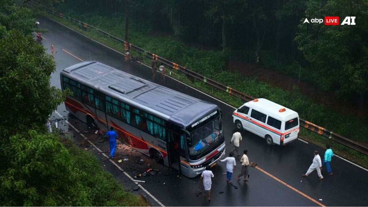 Unnao Road Accident: ओवरटेक करने के दौरान बेकाबू रोडवेज बस खंती में पलटी, हादसे में दो लोग घायल, चालक फरार