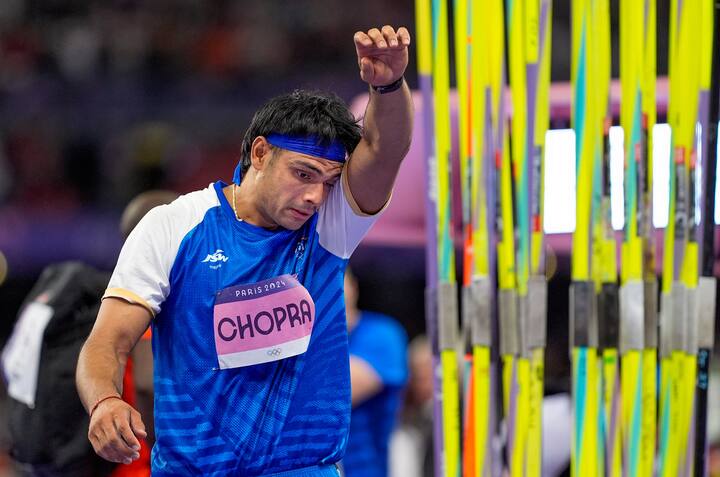 भारत के स्टार एथलीट नीरज चोपड़ा एक बार फिर दमदार प्रदर्शन के लिए तैयार हैं. नीरज ब्रुसेल्स डामयंड लीग फाइनल्स 2024 में हिस्सा लेंगे. नीरज का मुकाबला शनिवार रात आयोजित होगा. लेकिन तकनीकी रूप से तारीख और दिन बदल जाएगा. पाकिस्तान के अरशद नदीम ब्रुसेल्स डायमंड लीग के लिए क्वालीफाई नहीं कर पाए थे.