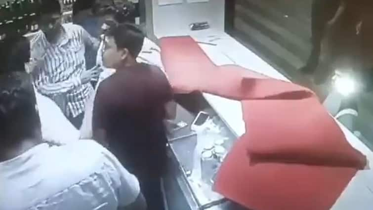 Ghaziabad news Men damage shop beat up salesmen when asked to pay for liquor Caught On Camera Uttar Pradesh Ghaziabad: Men Vandalise Liquor Shop, Assault Staff For Demanding Payment — Caught On Camera