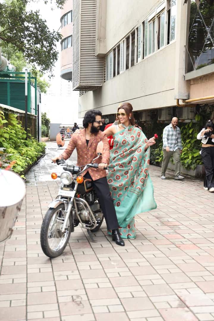 For the trailer launch event, Rajkummar Rao and Triptii Dimri made a grand entrance on a motorcycle.