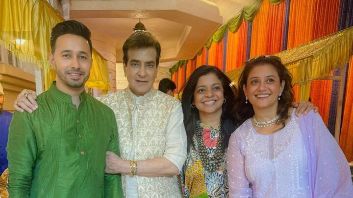 একতা কপূরের বাড়িতে উপস্থিত ছিলেন অভিনেত্রী ঋদ্ধিমা পণ্ডিত, পরেছিলেন সুন্দর হলুদ রঙের একটি লেহঙ্গা।