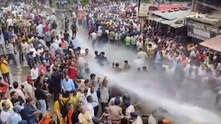 Mandi Masjid uproar over mosque Hindu organizations people broke barricades police lathicharged water cannon Mandi Masjid: 'मस्जिद को गिराना होगा', अब मंडी में भारी बवाल, लोगों ने तोड़े बैरिकेड्स, पुलिस बल तैनात