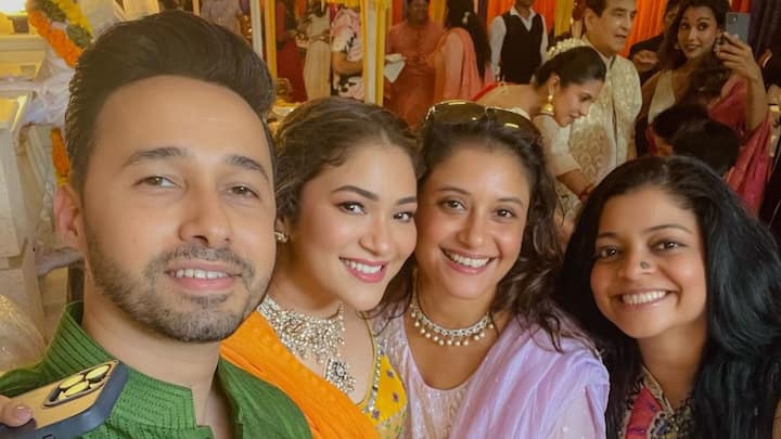 সম্প্রতি পালিত হল গণেশ চতুর্থী। গণপতির পুজো বরাবরই মহারাষ্ট্রে বিশেষত মুম্বইয়ে ধুমধাম করে পালিত হয়। একাধিক তারকা মেতে ওঠেন গণপতির আরাধনায়।