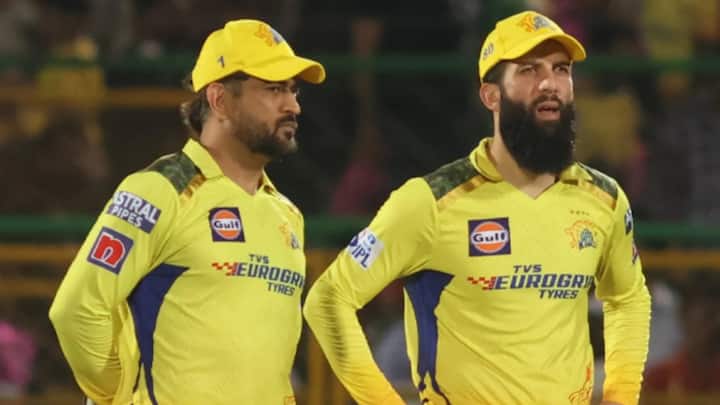 इंग्लिश ऑलराउंडर मोईन अली ने 8 सितंबर, 2024 को अंतरराष्ट्रीय क्रिकेट से संन्यास ले लिया। साल 2021 से वह आईपीएल में चेन्नई सुपर किंग्स के लिए खेलते नजर आ रहे हैं और इस दौरान वह धोनी के बड़े फैन बन गए हैं।