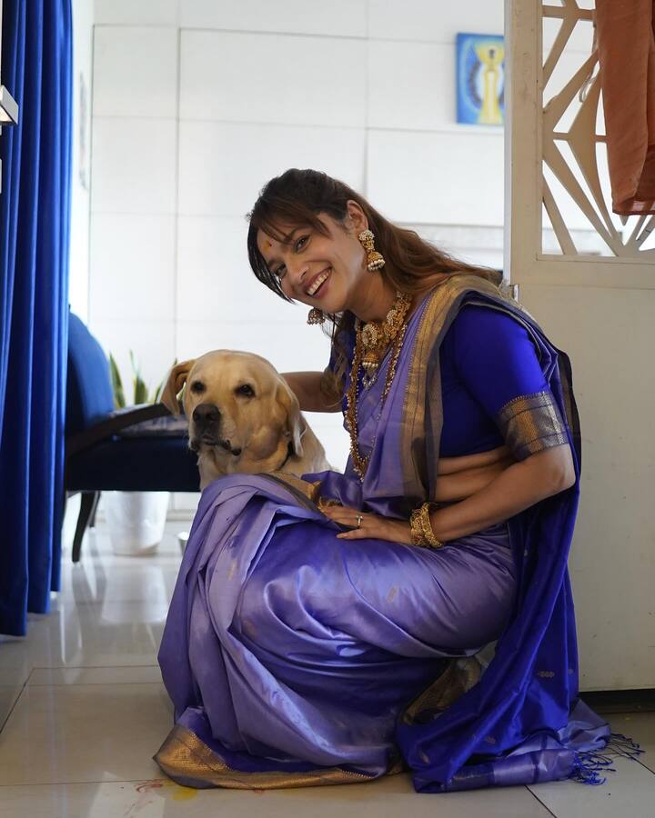 अभिनेत्री कायमच इन्स्टाग्रामवर वेगवेगळ्या अंदाजातील फोटो शेअर करत असतात.