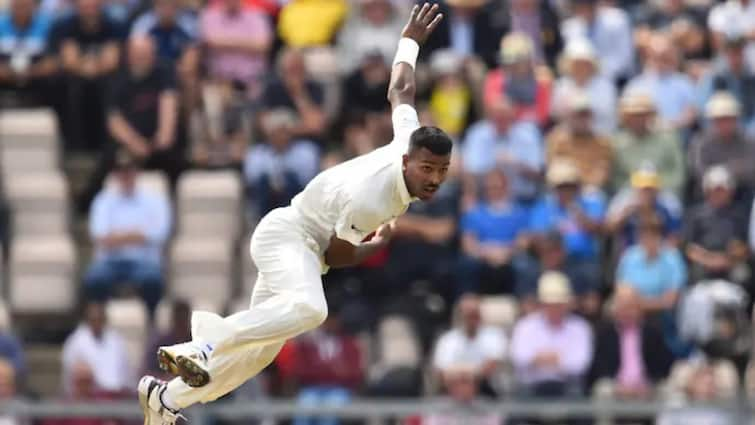 Hardik Pandya bowls with red ball triggers speculation over his Test comeback here know latest sports news Watch: टेस्ट फॉर्मेट में कब वापसी करेंगे हार्दिक पांड्या? वायरल वीडियो से मिला जवाब!