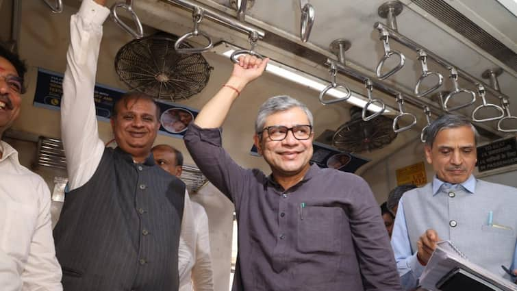 Mumbai news Union Railway Minister Ashwini Vaishnaw Takes Local Train Ride Inspects CSMT Maharashtra news Mumbai: Railway Min Ashwini Vaishnaw Takes Local Train Ride, Interacts With Commuters; Inspects CSMT