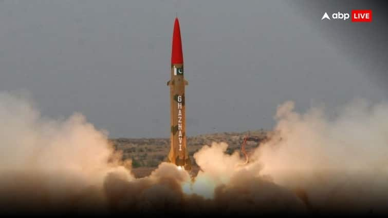 America action on Pakistan ballistic missile project ban on five Chinese companies Pakistan Missile Project: पाकिस्तान पर अमेरिका का बड़ा एक्शन, इस प्रोजेक्ट पर लगाया प्रतिबंध, शहबाज सरकार को झटका