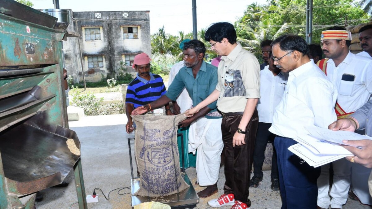 வைத்தீஸ்வரன் கோயிலில் சென்னை மாநகராட்சி என்ற ஃபைல் வைத்து வழிபாடு செய்த ராதாகிருஷ்ணன்