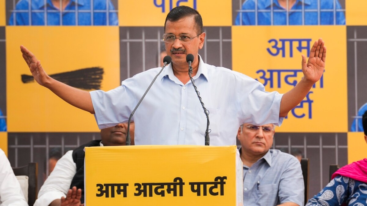 Arvind Kejriwal Bail Live Updates: जेल से रिहा हुए सीएम अरविंद केजरीवाल, बाहर आते ही बोले- जिंदगी भर लड़ा, आगे भी लड़ूंगा