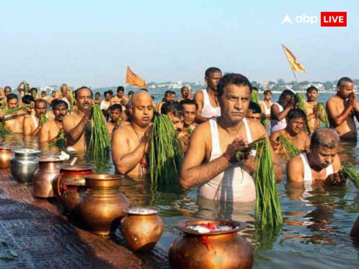 Meat and alcohol should be avoided during Pitru Paksha. Satvik food should be consumed during this period. During this period, when our ancestors come to our house, do not do any such work which will make them angry and this affects the coming generations. Auspicious and auspicious works are not done during Pitru Paksha. During this period, no new things like clothes, gold-silver etc. are purchased. That is why take special care not to do these works during Pitru Paksha.