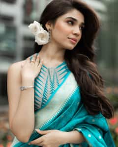 kriti shetty: ఈ హృదయం కరిగించి వెళ్ళకే.. కృతిని చూసి 'ఏ మాయ చేశావే' సాంగ్ అందుకున్న నెటిజన్లు!