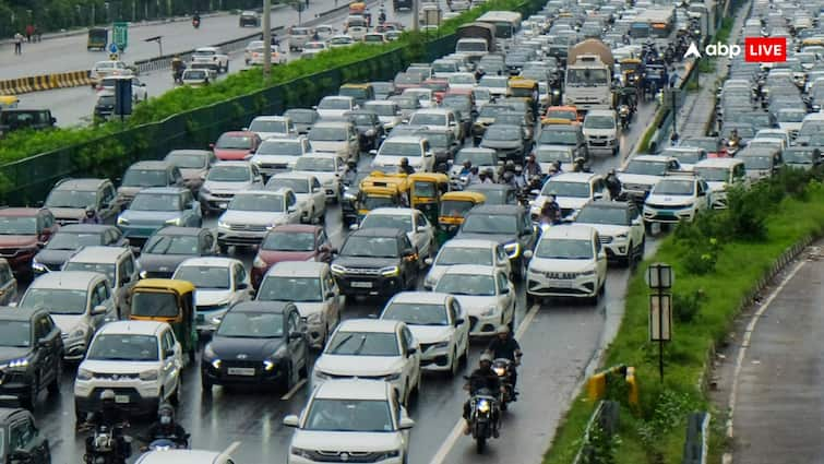 Delhi Traffic congestion witnessed continuous rainfall waterlogging in parts city दिल्ली में लगातार बारिश से कहां-कहां लगा जाम? ऑफिस से निकलने से पहले पढ़ लें खबर