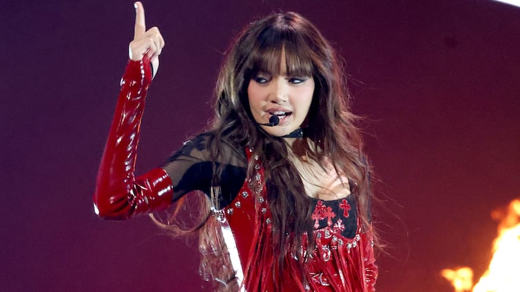 BLACKPINK Lisa Faces Lip Sync Allegations During 2024 VMA Performance Netizens Troll Her BLACKPINK's Lisa Faces Lip-Sync Allegations During 2024 VMA Performance, Netizens Say 'How Can You Call Yourself A Rockstar'